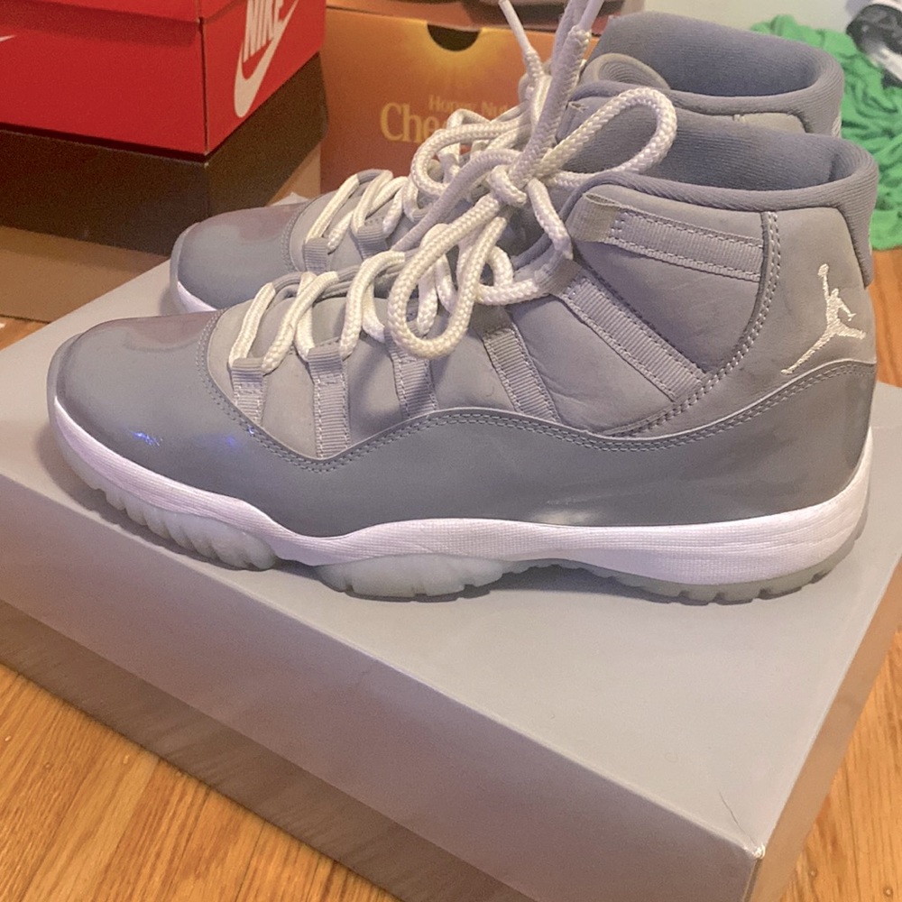 Cool grey retro 11’s.size 9.5.come with shoes box .cleaned before shipped to you